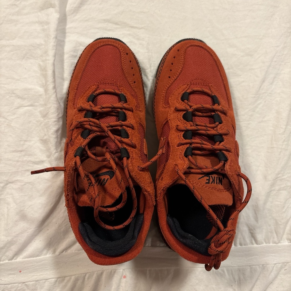 Women’s Air Force One wild